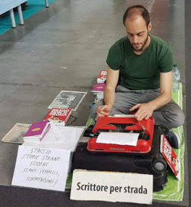 scrittore per strada 1