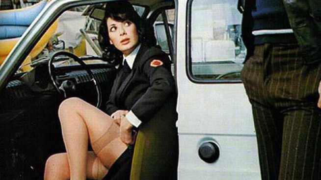 “Il reggiseno delle vigilesse? Roba da film porno…”
