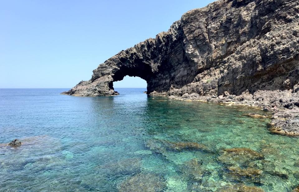 Pantelleria, è sempre più blu il mare dei vip