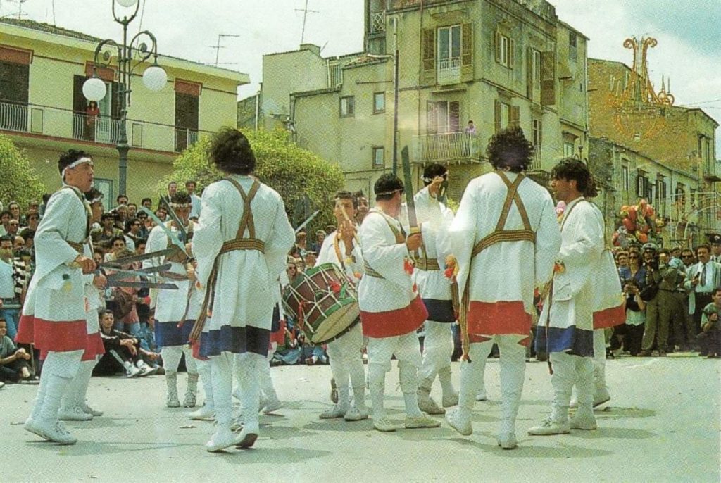 Tataratà: una danza a suon di spade e tamburi