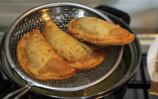 Cassatelle tutto l’anno, il fritto che piace ai siciliani