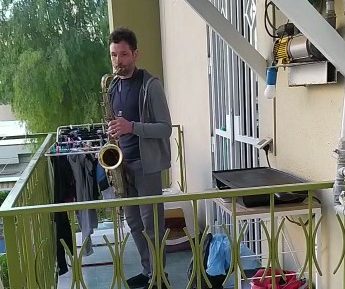 In balcone c’è un sax anti virus…